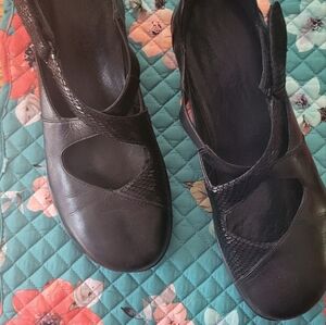 Aravon Maryjane Crisscross shoe.